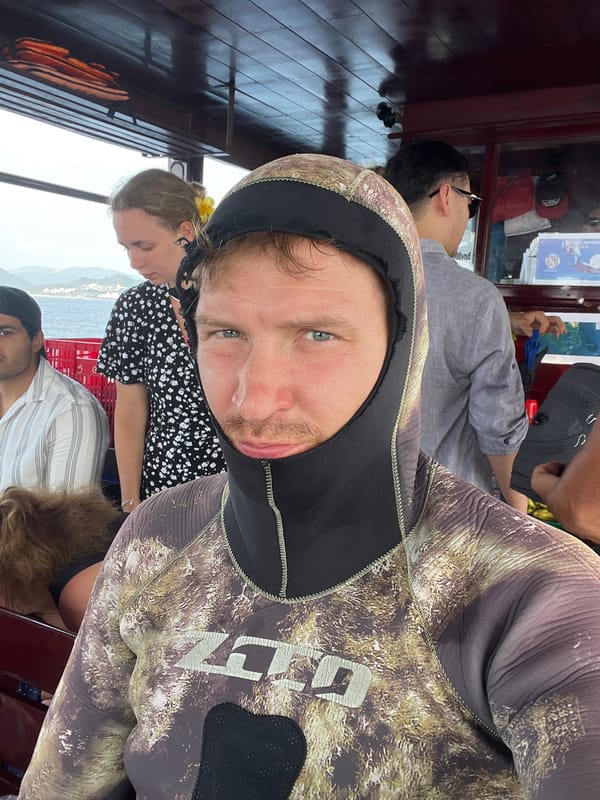 Night diving excursion documented in Vietnam's Trang waters