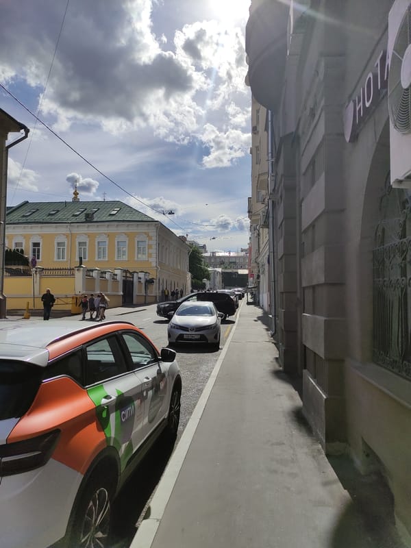 Russian city streets documented during brief afternoon observation period