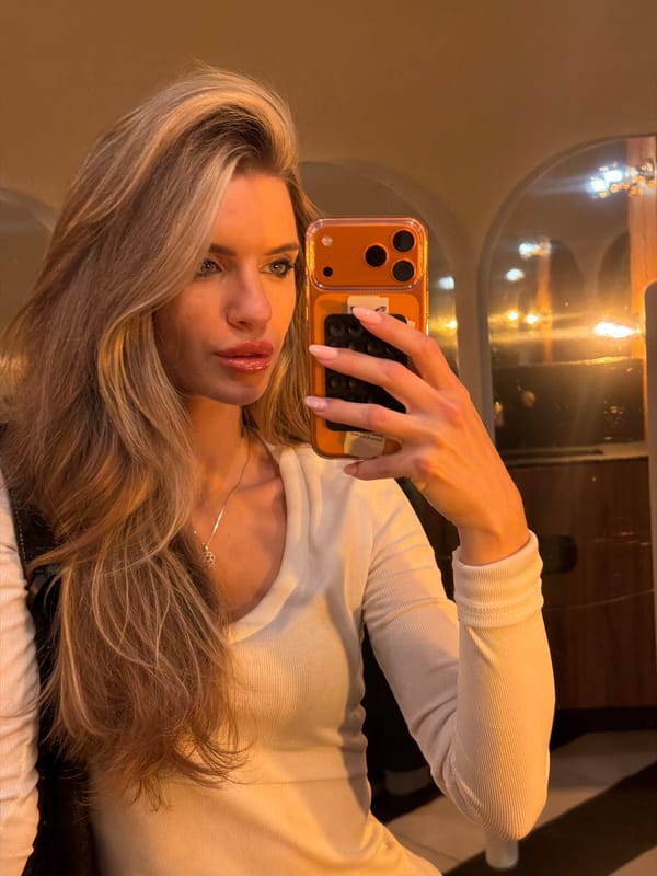 Woman takes mirror selfies in Berlin bathroom