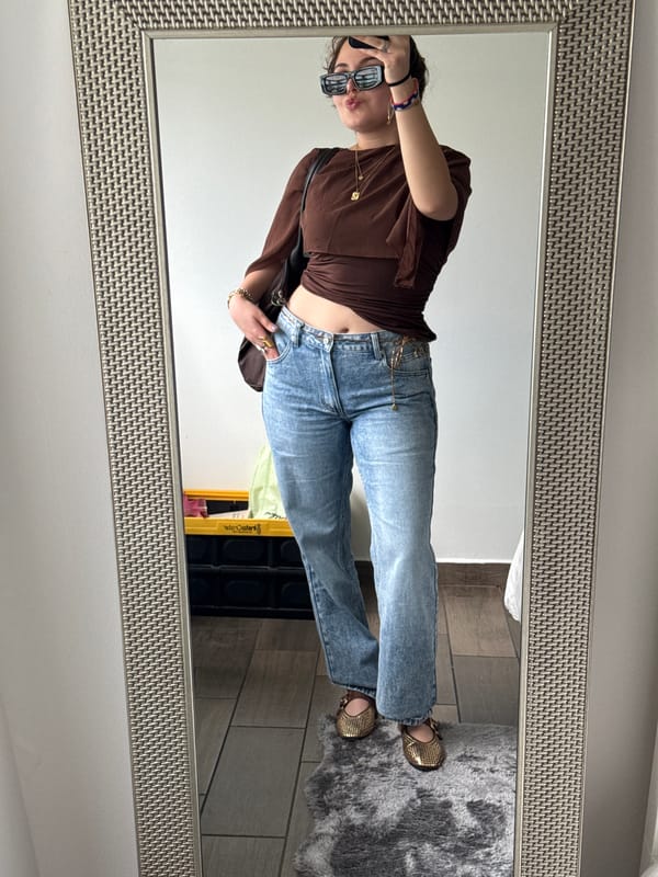 Woman takes mirror selfies in Mexico City apartment