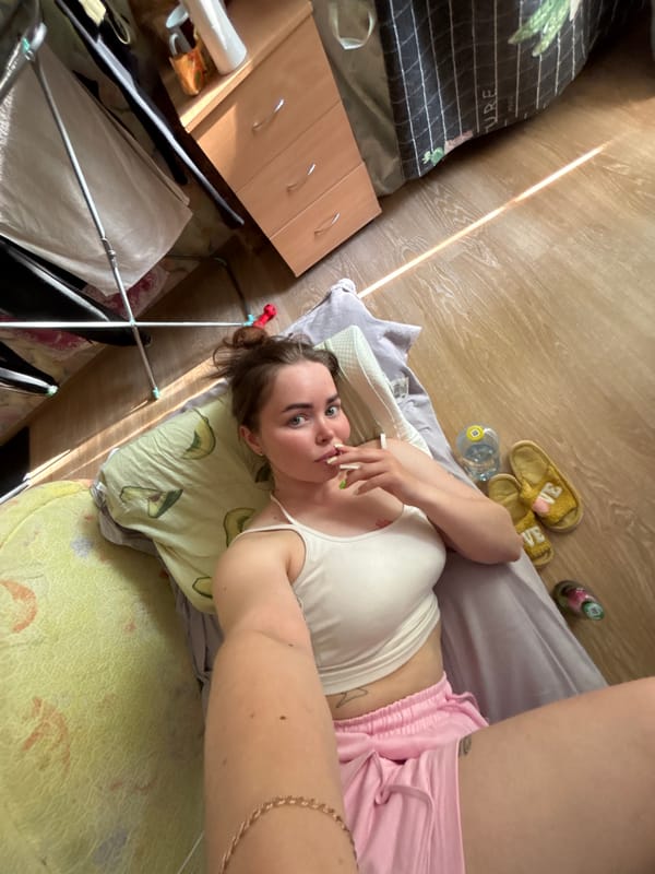 Quiet afternoon moments documented in Izhevsk homes with pets