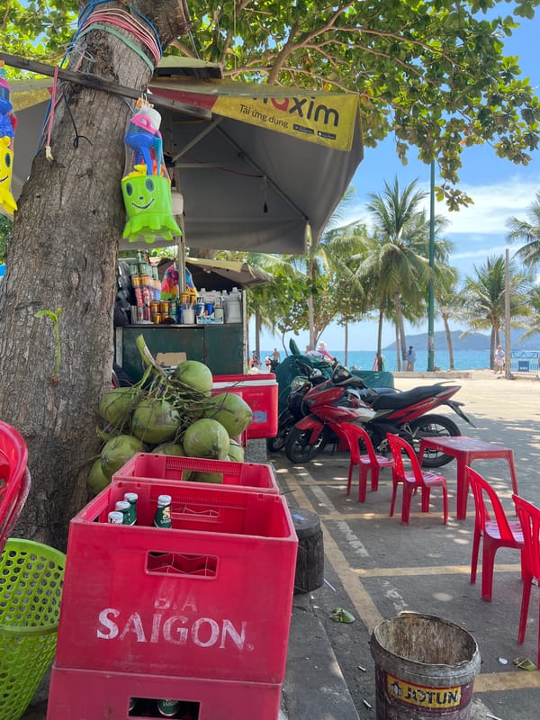 Eight minutes of ordinary beach life documented in Nha Trang