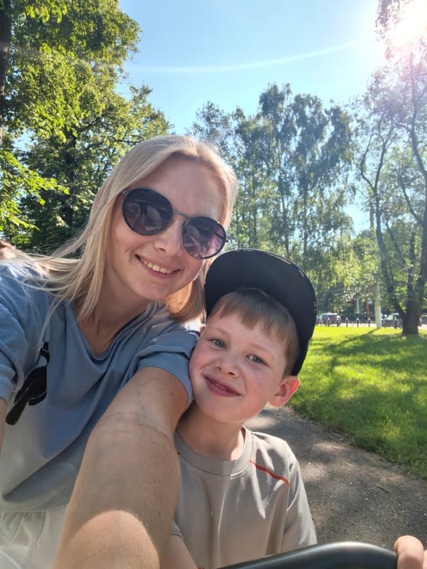 Sunny selfie session on a Sterlitamak street, July 2026