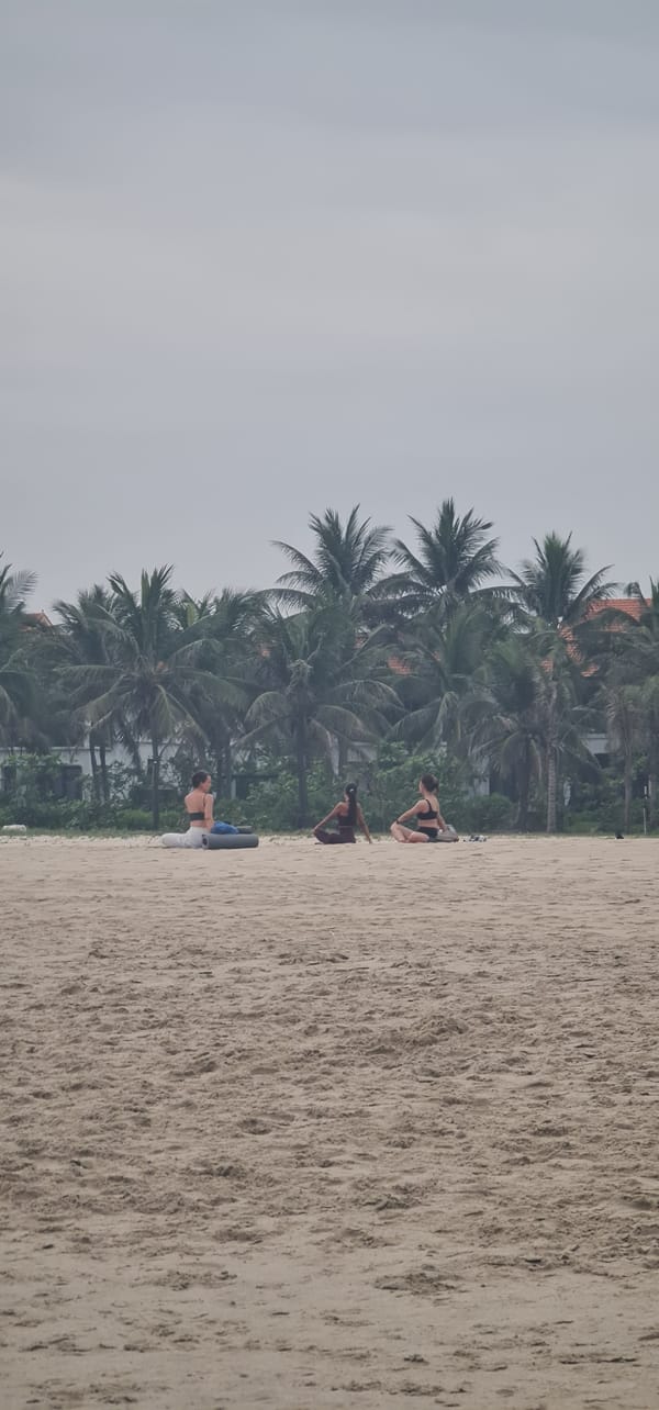 Group gathers on Đà Nẵng beach under overcast skies