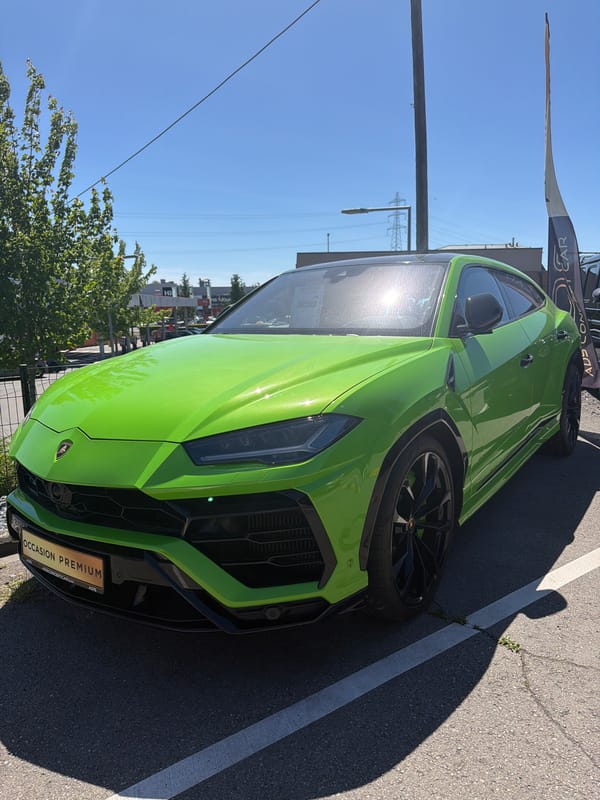 Luxury car meetup in Mondercange with service worker
