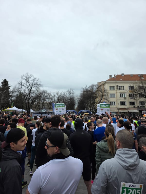 Running race draws crowds in Stara Zagora, Bulgaria