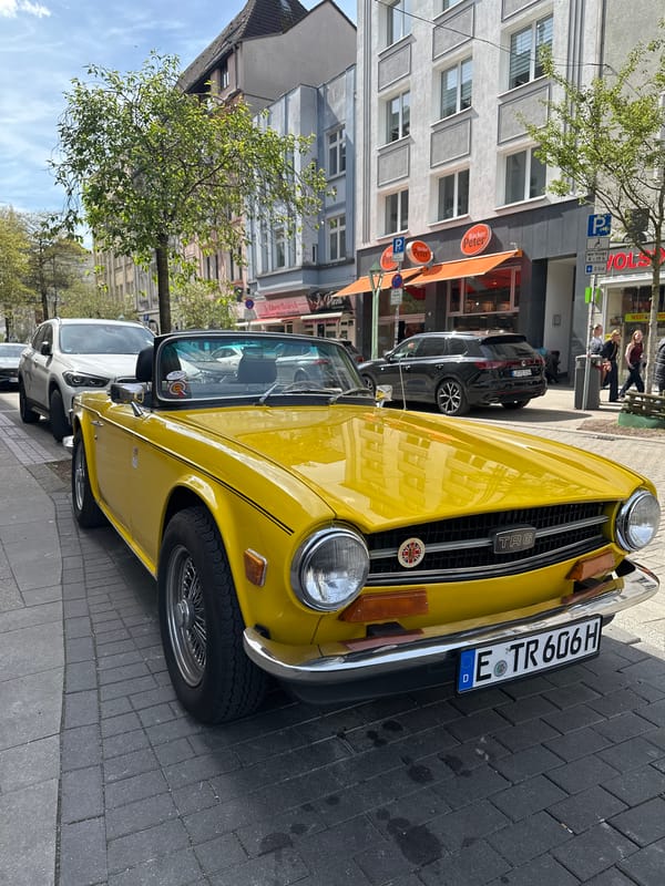 Classic cars spotted on Essen streets amid spring blossoms