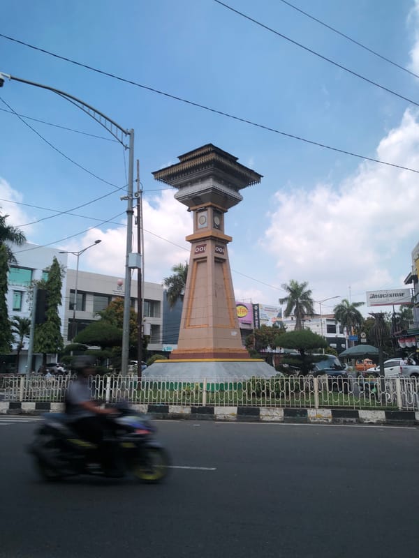 Morning walkthrough of Medan hotel and city landmarks documented