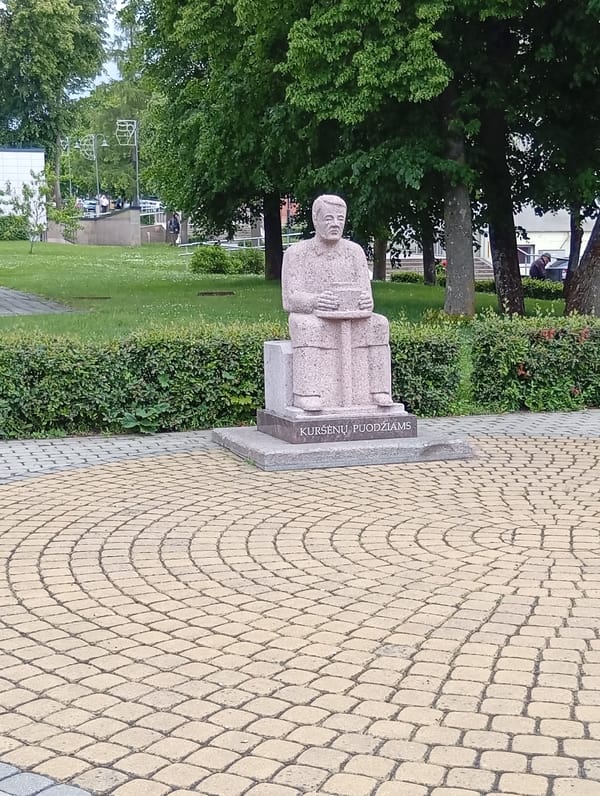 Morning stroll through Kuršėnai town center and local landmarks