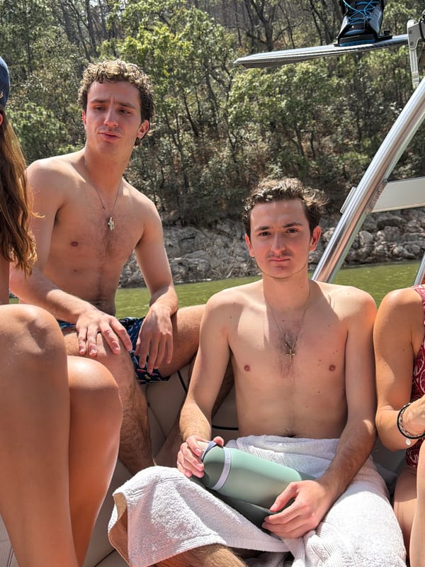 Group gathers on boat dock in Valle de Bravo
