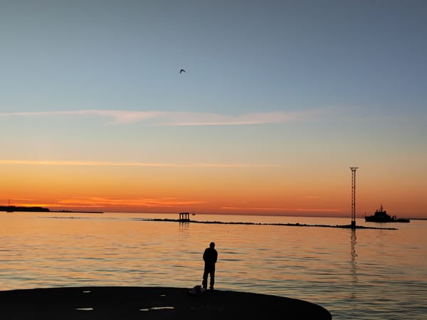 Sunset documented across Tallinn waterfront in 9-minute sequence