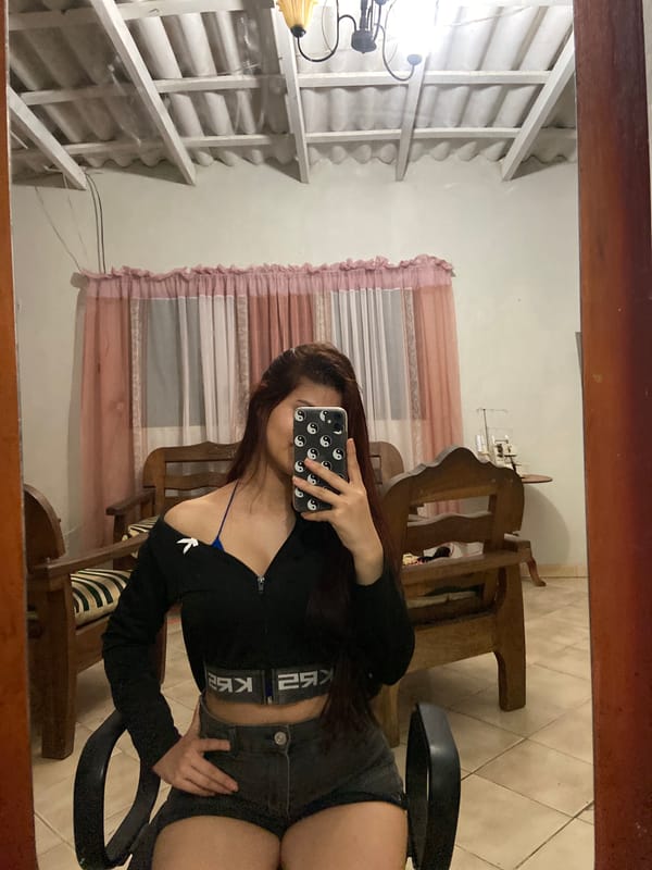Woman takes late-night mirror selfies in Juan Griego residence