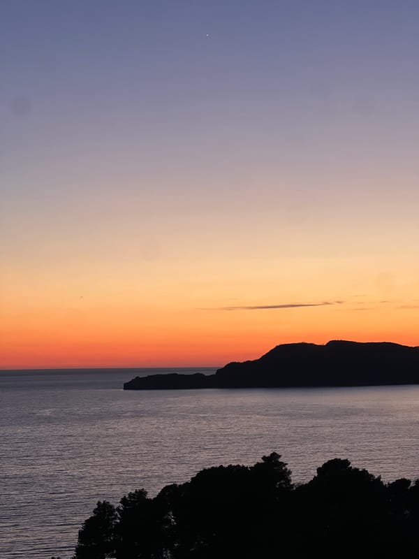 Sunset gathering draws crowds to Sveti Stefan viewpoints