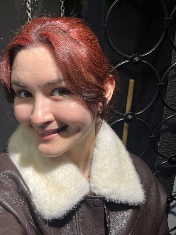 Woman documents beauty salon visit with selfies in Neftekamsk