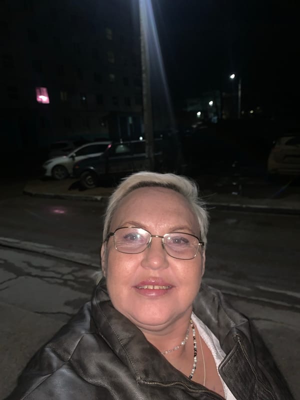 Woman takes selfies in different Chaikovsky locations within minutes