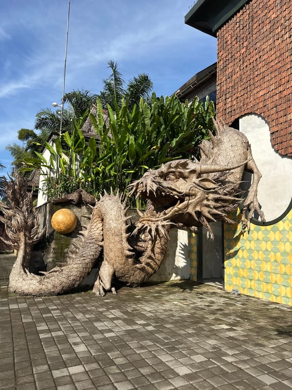 Dragon sculpture made from dried plants spotted in Payangan