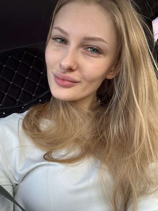 Portrait session documented in Perm featuring blonde woman