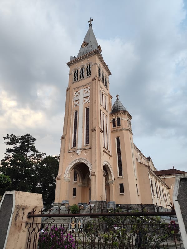 Morning scenes captured around Da Lat's cathedral and streets