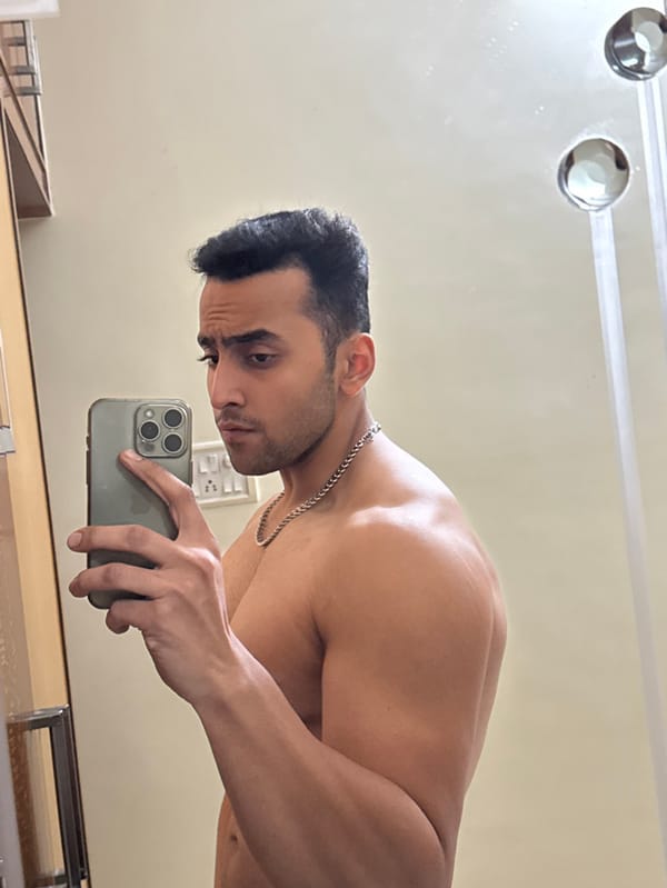 Man Takes Multiple Mirror Selfies in Kolkata Residence