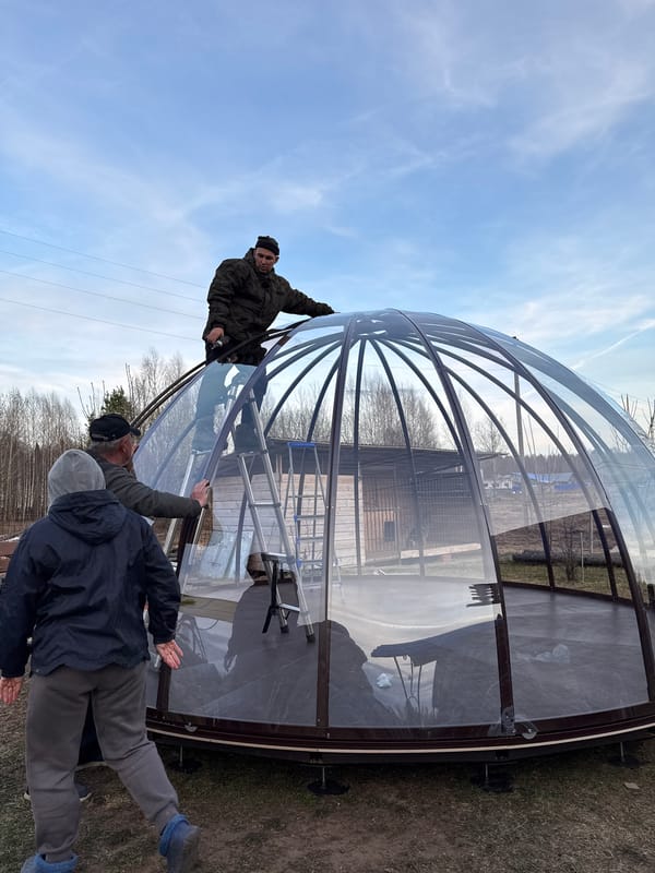 Construction activity and daily life documented in Zhigalki, Russia