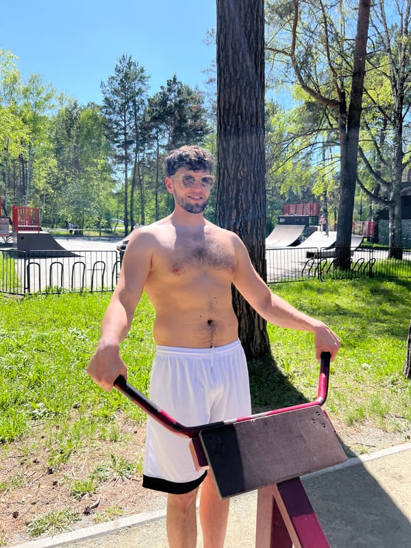 Morning recreation activities observed at Novosibirsk park facility