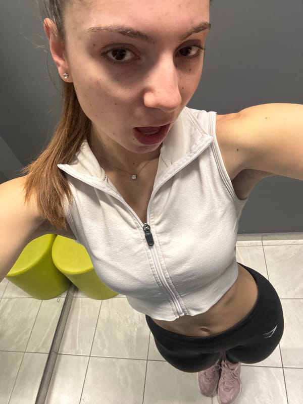 Woman takes gym selfies in Varna fitness center
