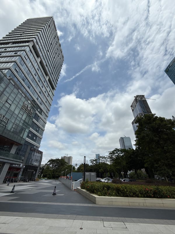 Early morning street scenes documented across two Guangzhou districts