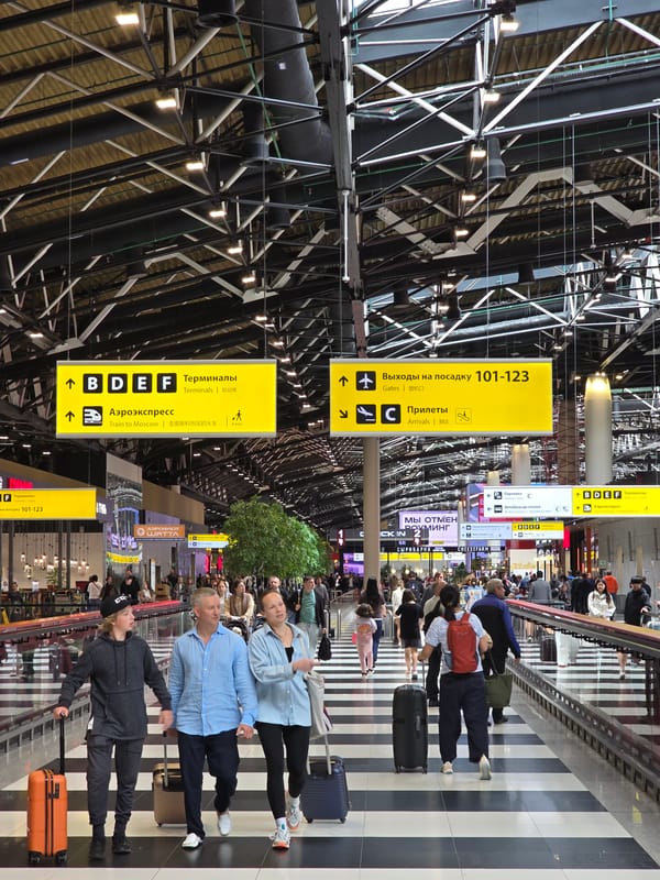 Morning passenger activity documented at Moscow's Sheremetyevo Airport