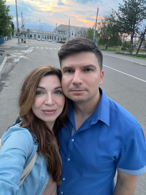 Evening moments captured across Kryvyi Rih streets and station