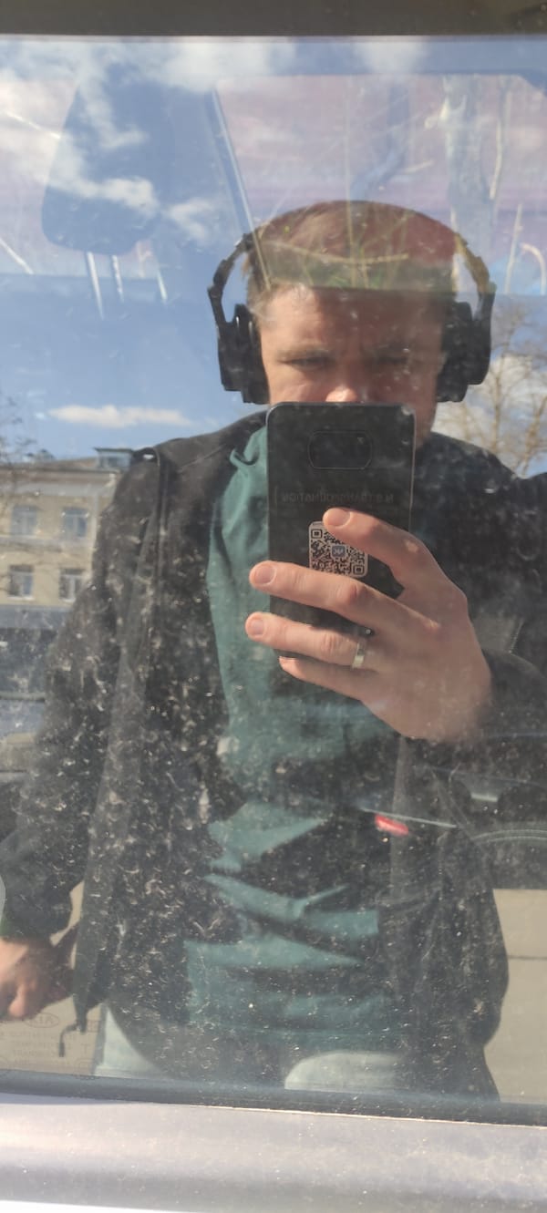 Everyday moments captured in Fryazino: art, selfies, dogs