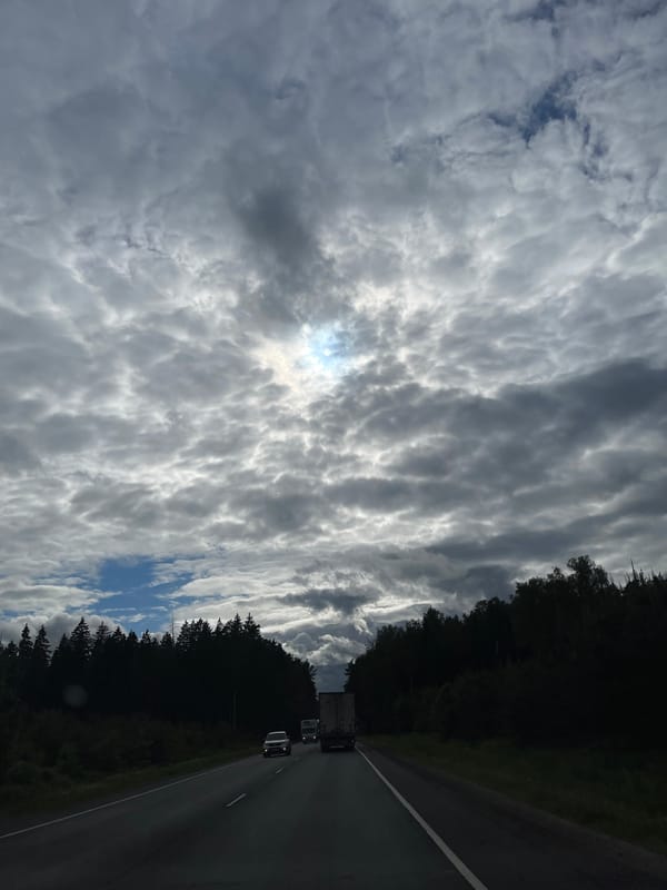 Vehicle captures routine traffic view on Ivanovskoye road