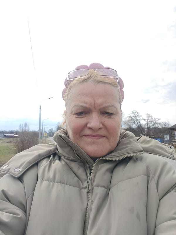 Woman documents spring morning in Russian village Красный Маяк