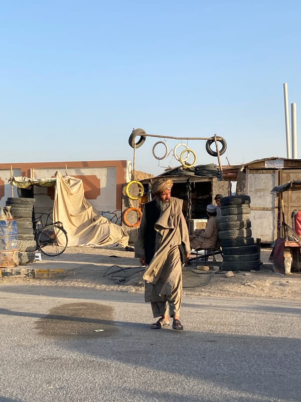 Daily life scenes documented in Kandahar streets