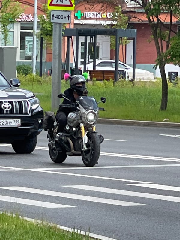 Moscow Orthodox Church Area Documented During Morning Commute