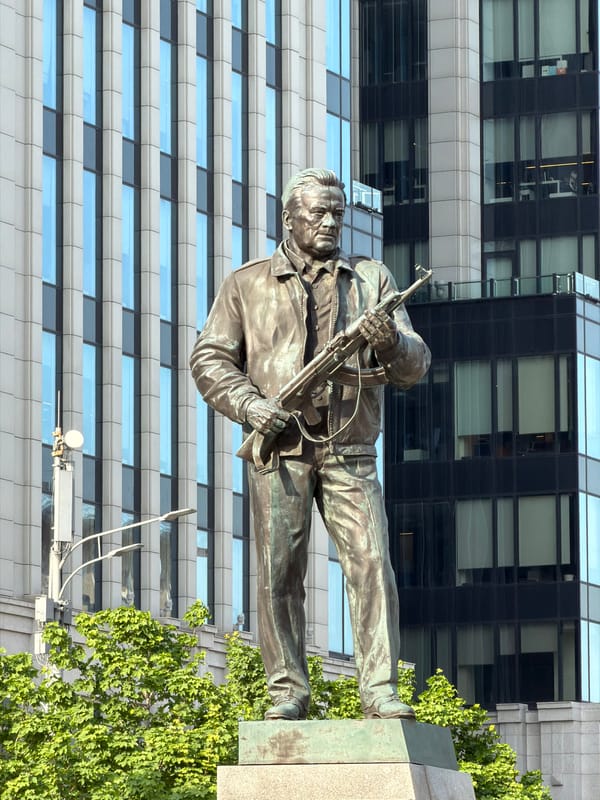 Moscow witness captures military monument and Sberbank City skyscraper