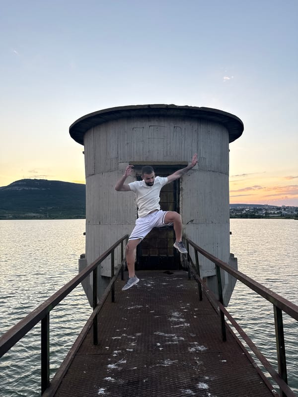Dusk hangout at Shumen Reservoir — flips, piers, and sunset