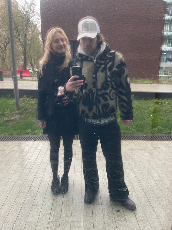 Two people spotted in window reflection in Moscow
