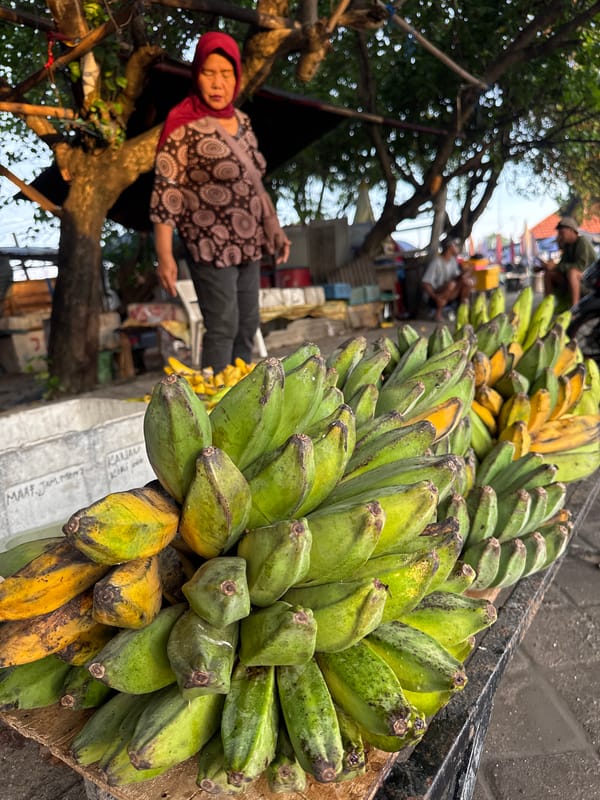 Street scenes, fishing boats, banana vendor documented in Kuta