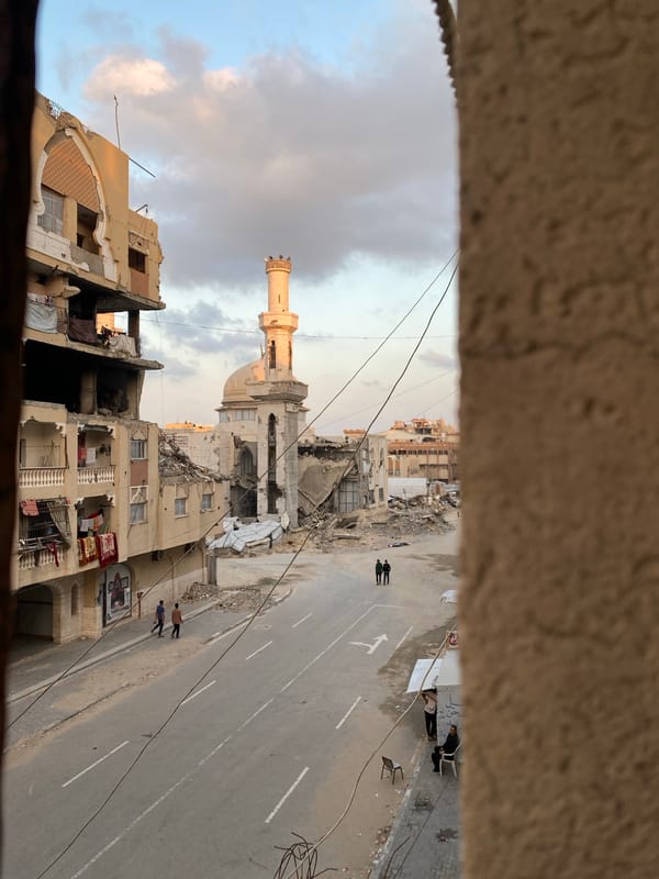 Destruction and daily life documented in Khan Yunis