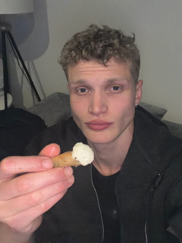 London resident documents home cooking and dining session