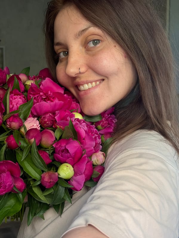 Morning moments in Chaikovsky: cats, breakfast, and beauty treatments