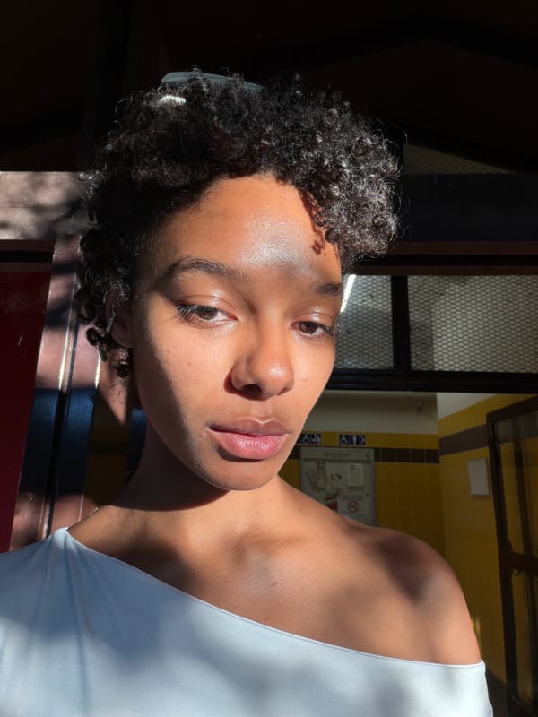 Quick outdoor portrait session in Nanterre, afternoon sun