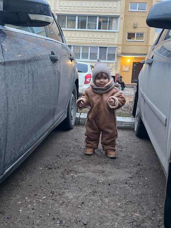 Family captures ordinary Saturday afternoon moments in Noviy, Russia