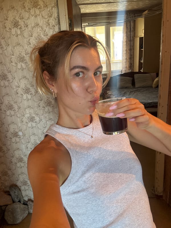 Lazy morning: coffee, snacks, and mirror selfies at home
