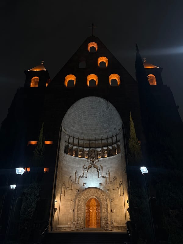 Night photography captures illuminated Mexico City landmarks
