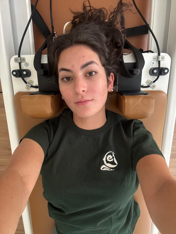Woman documents pilates session at Puebla studio with selfies