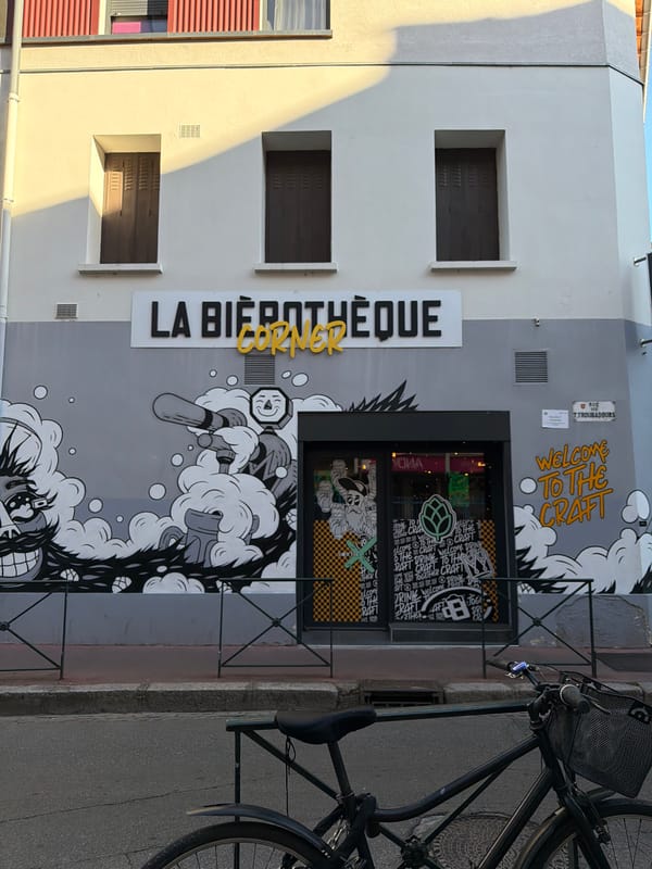 Toulouse restaurants photographed on Rue des Troubadours