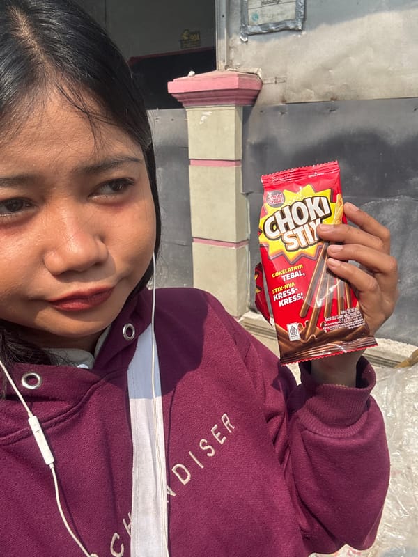 Early Morning Street Life Documented Across North Jakarta