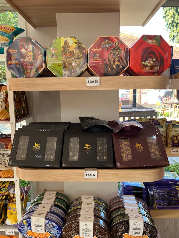 Indonesian street scenes captured in 2-minute morning walk