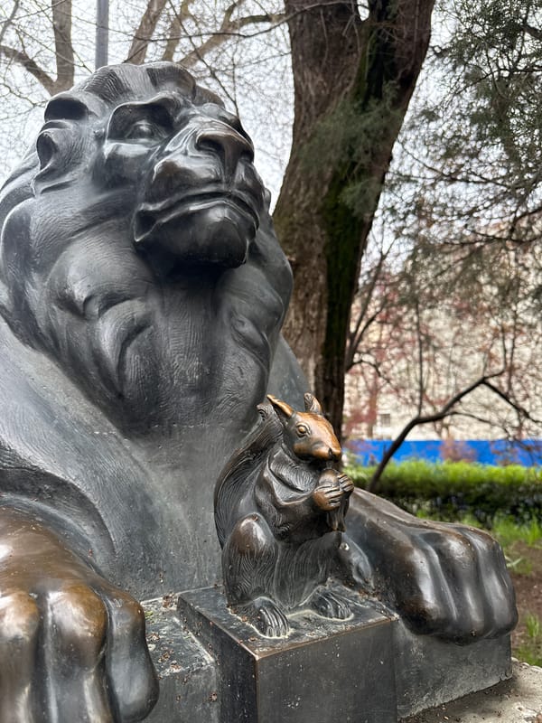 Afternoon moments captured at Rostov-on-Don sculpture and cafe